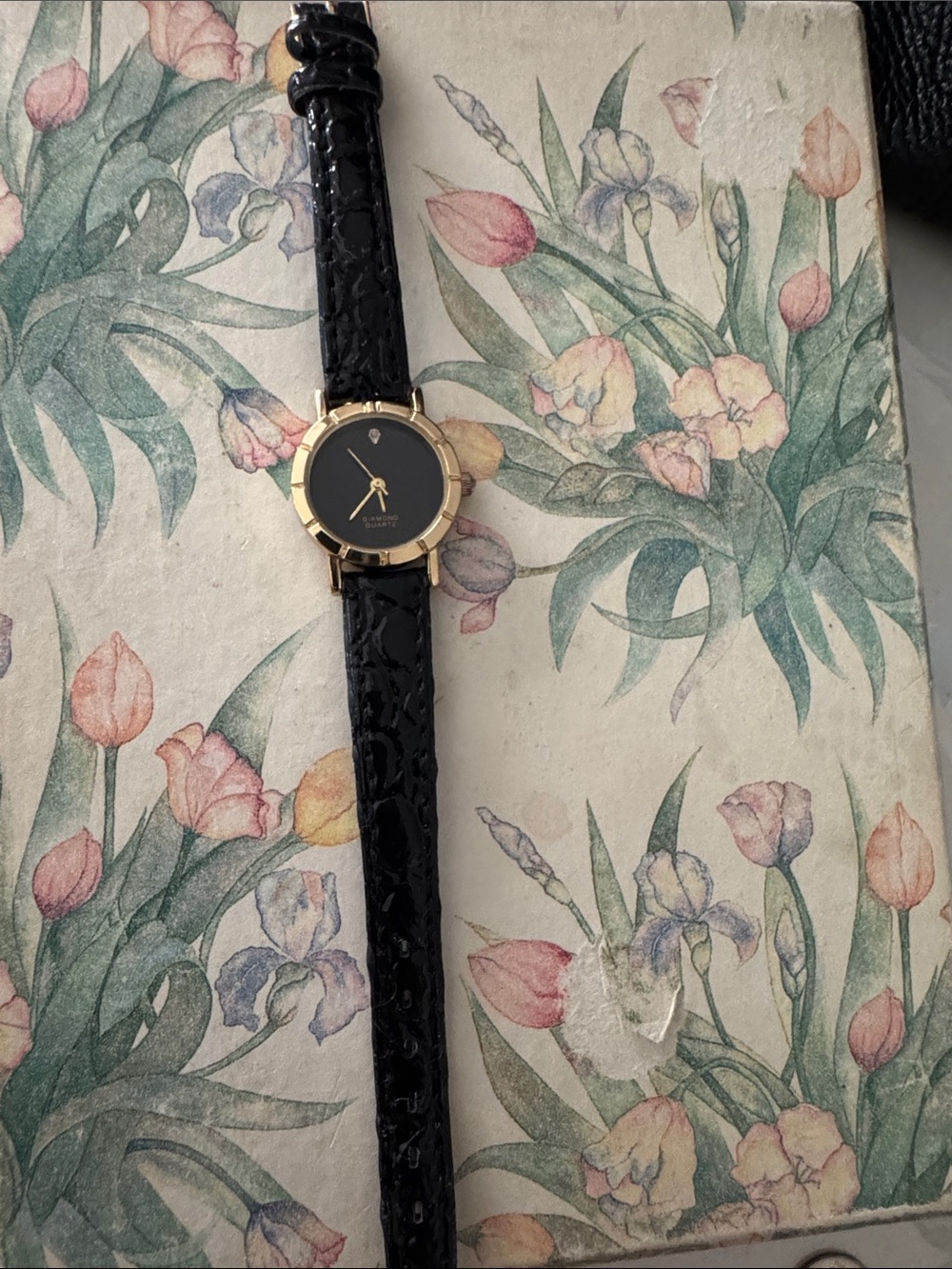 Vintage - Classic Black and Gold Women’s Watch - Elegant Leather Strap